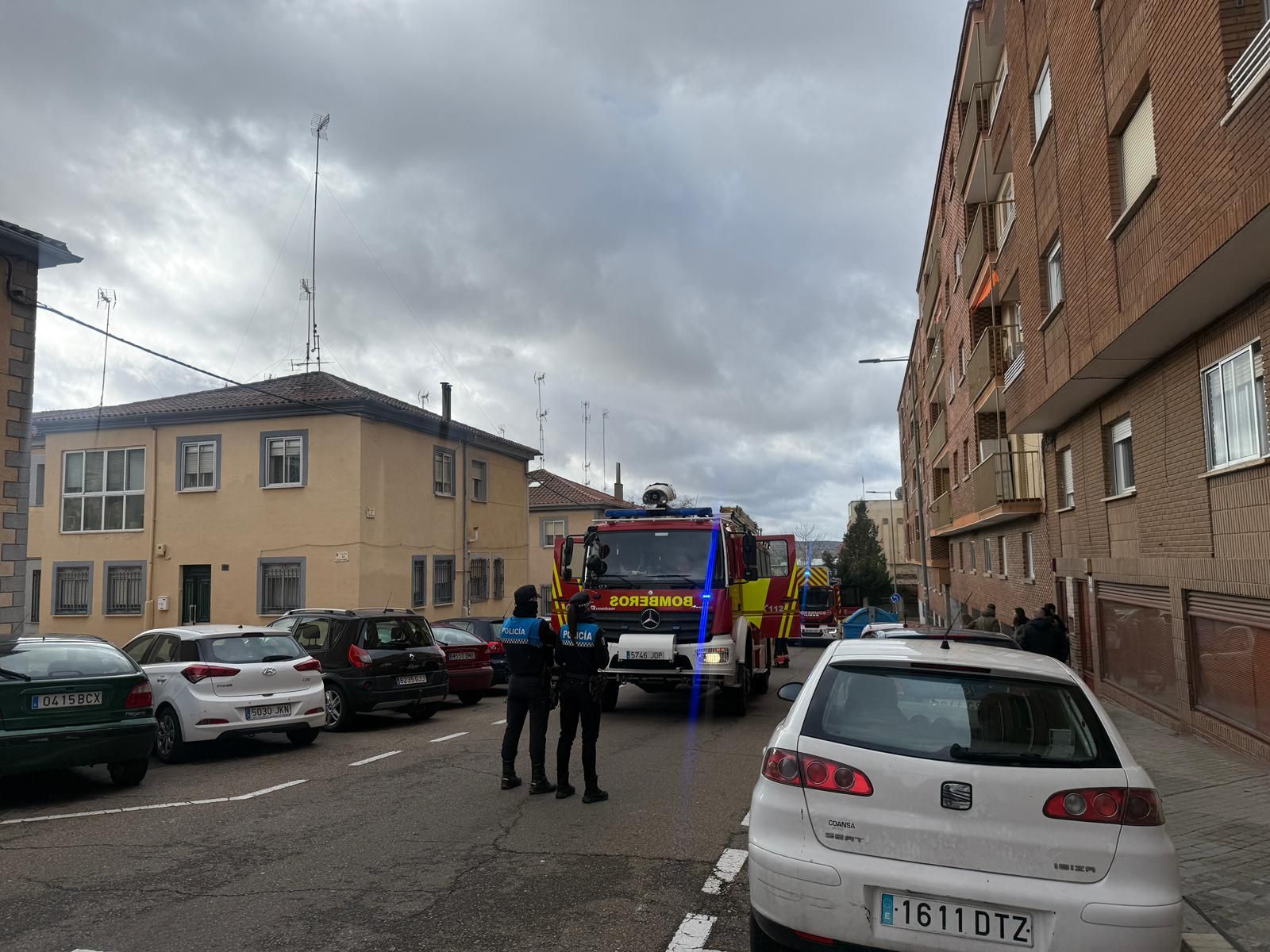 Amplio despliegue de los servicios de emergencia tras la intoxicación de una mujer en la calle Volta
