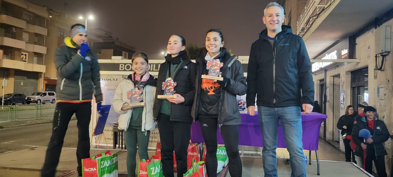 Podium femenino San Silvestre Toro.