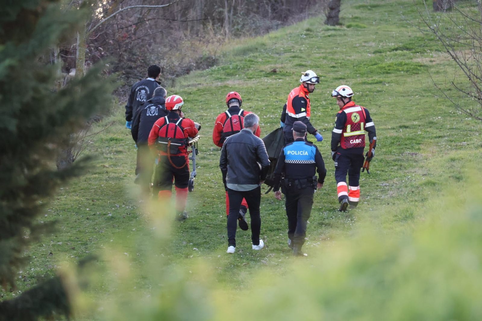 despliegue-policial-tras-la-aparicion-de-un-cadaver-en-la-zona-del-rio-tormes-fotos-andrea-m-3