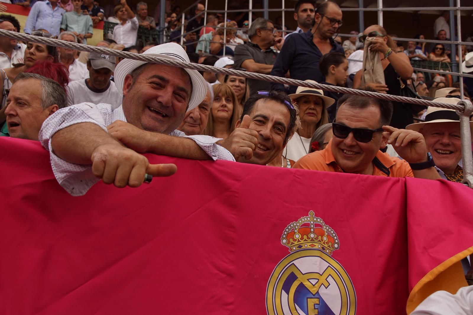 Gran ambiente en La Glorieta para la tarde de toros de Morante de la Puebla, Ismael Martín y Marco Pérez