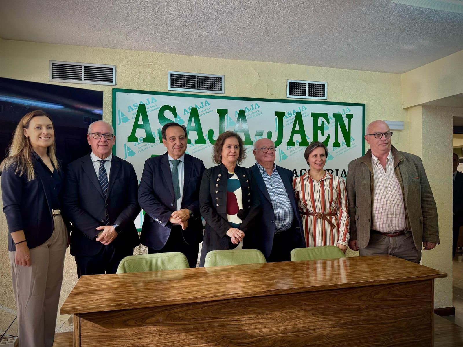 Pedro Barato junto a la consejera Catalina García y otros responsables de la Junta y Asaja Jaén - JUNTA DE ANDALUCÍA