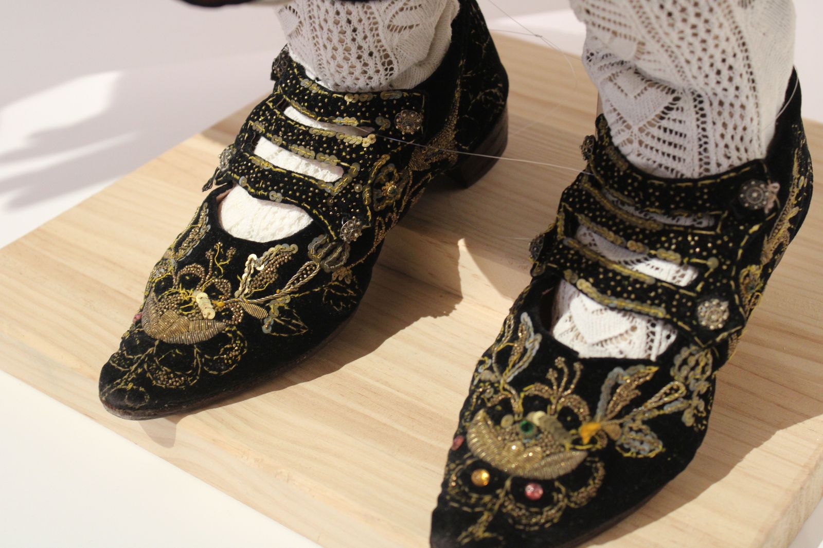 exposicion-aires-de-marzo-detalle-zapatos-charra