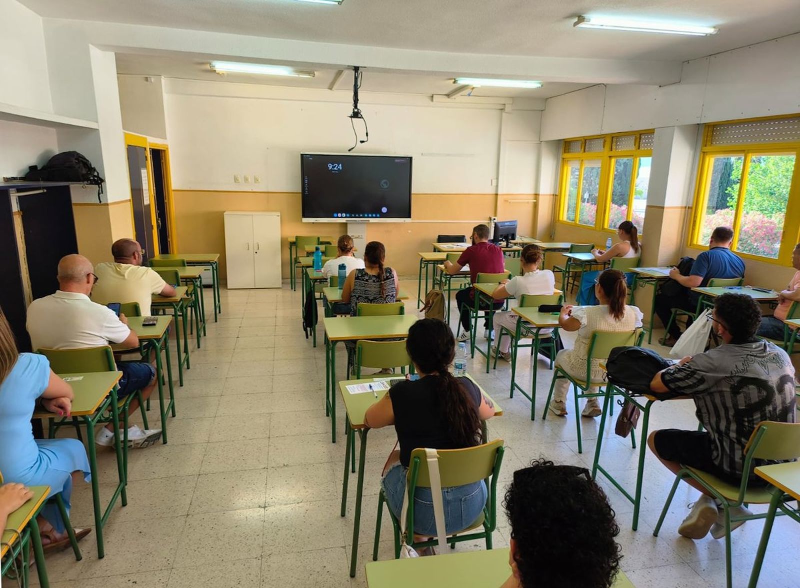 Alumnos realizando los exámenes de acceso a la ESO para mayores de 18 años