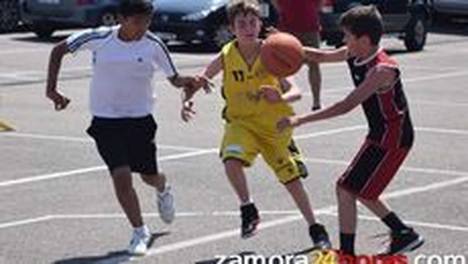 Calor, diversión y mucho baloncesto en el 3x3 organizado por el CD Zamarat