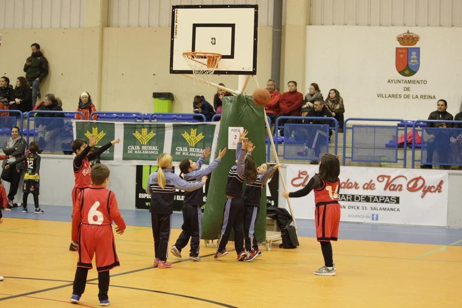 Villares de la Reina alberga la tercera jornada del PequeBasket