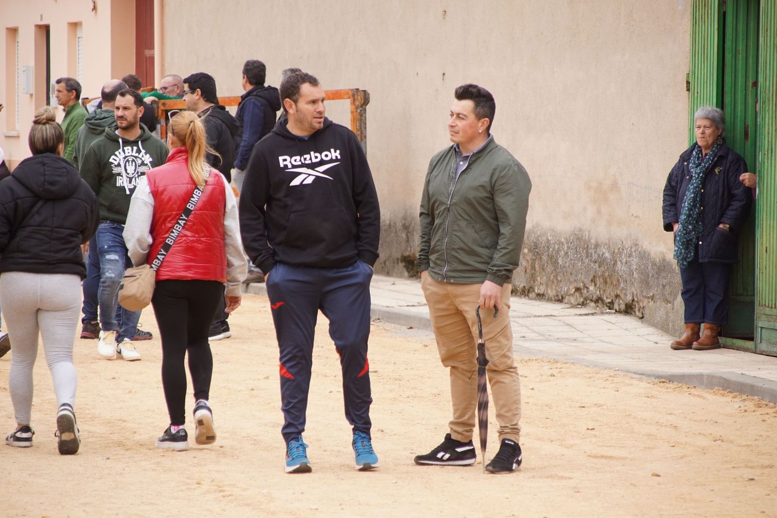 ambiente-y-participacion-durante-el-toro-del-voto-en-villoria-suelta-de-dos-toros-del-cajon-foto-juanes-2