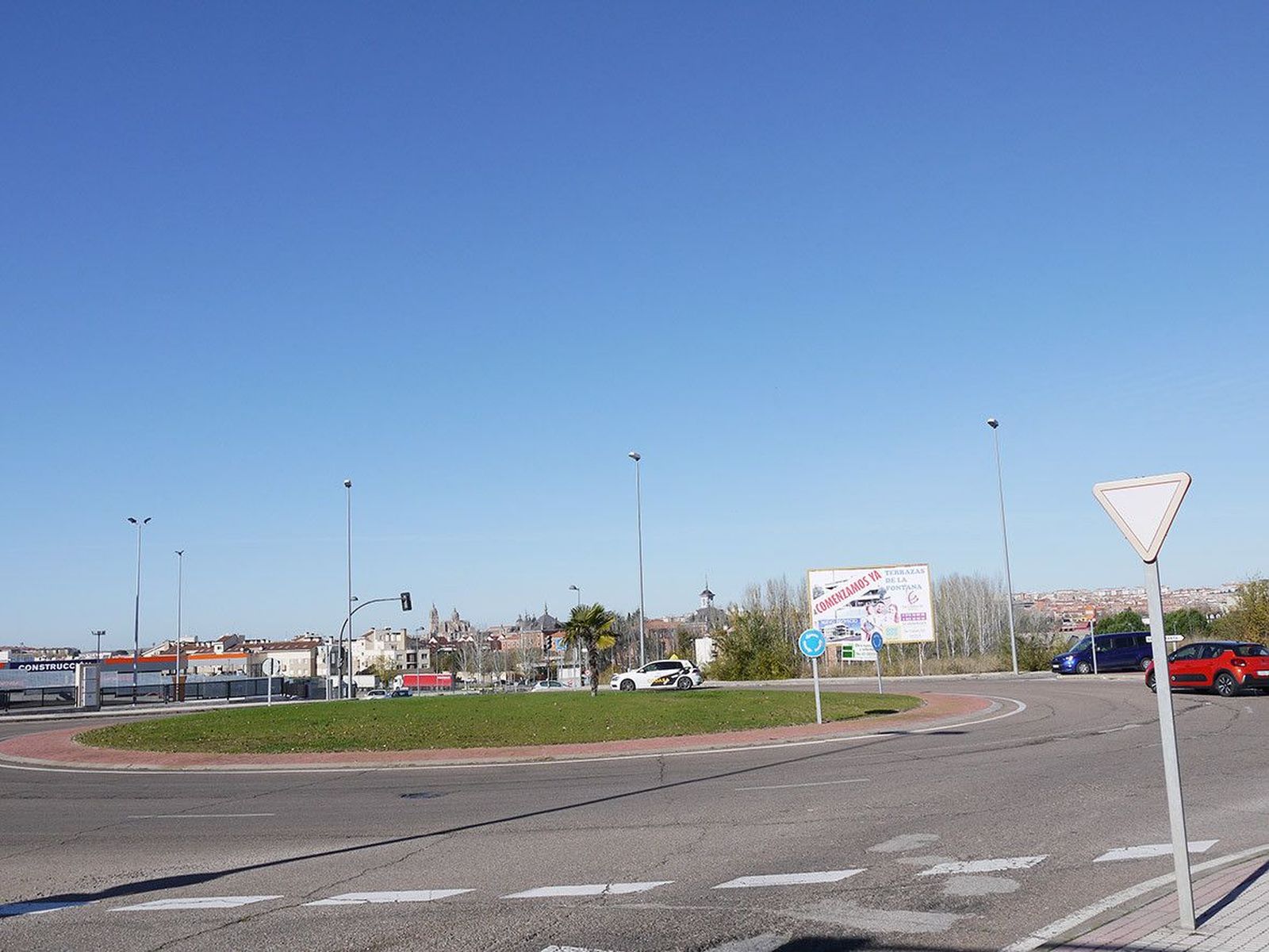 Rotonda 2 Avda Leclerc 1