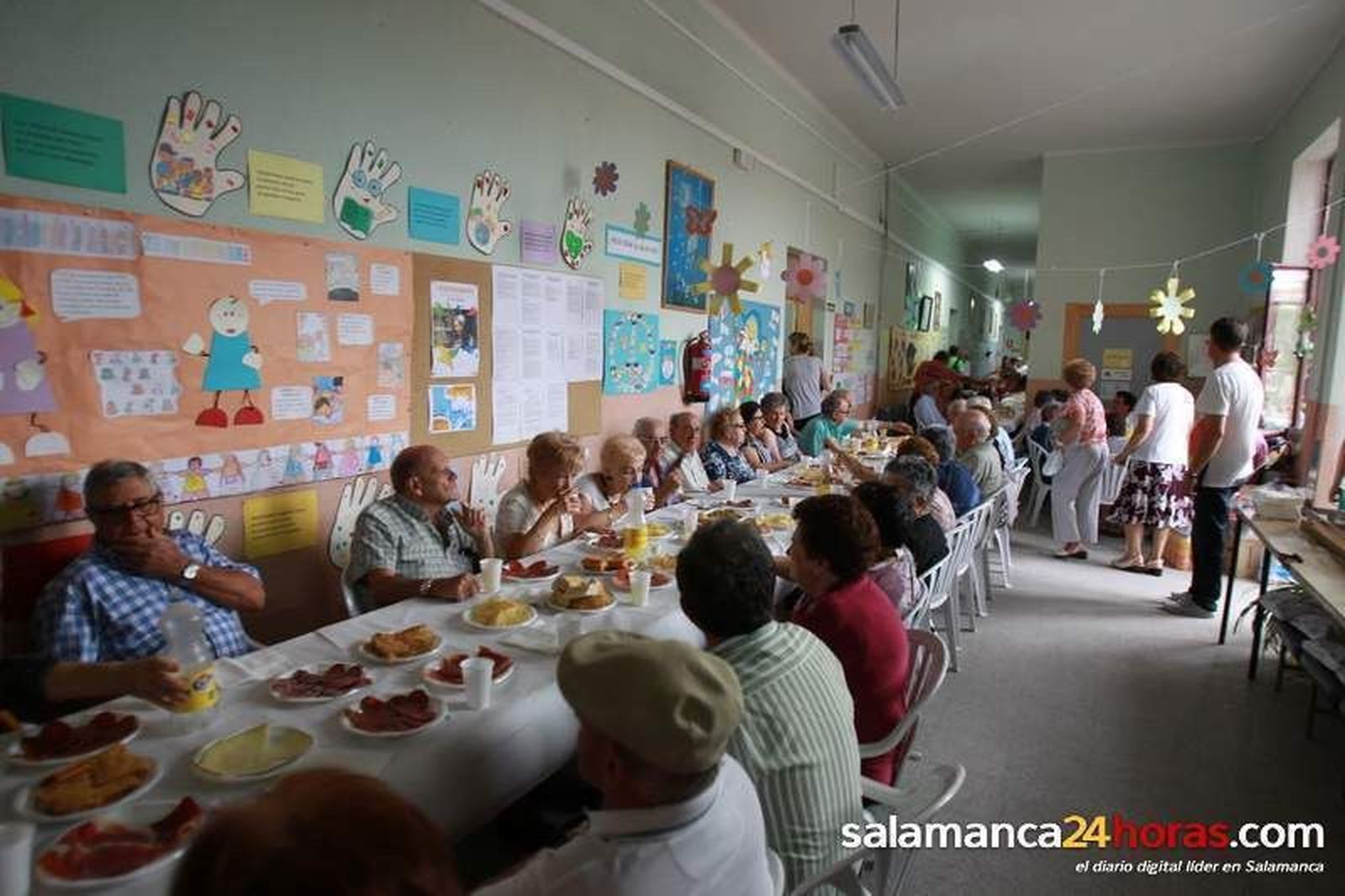 Los mayores reciben el inmenso cariño de sus paisanos