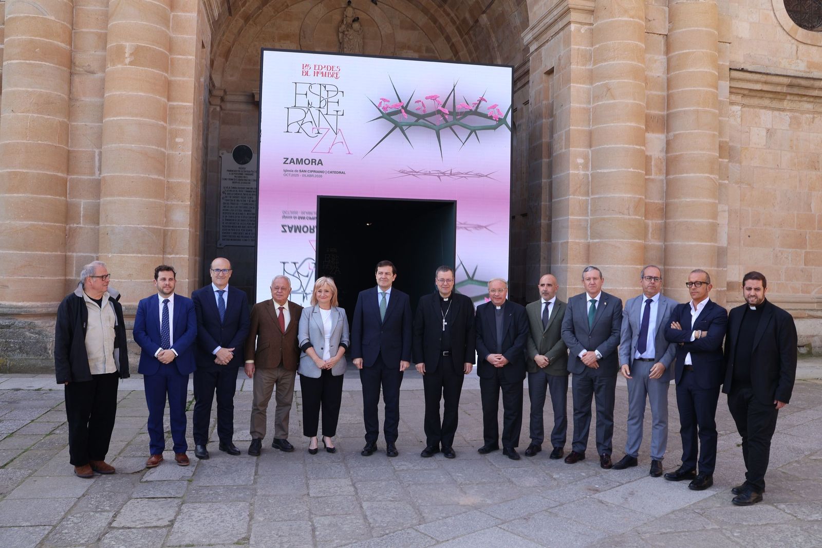 GALERÍA | La visita de Alfonso Fernández Mañueco a la Catedral de Zamora, en imágenes