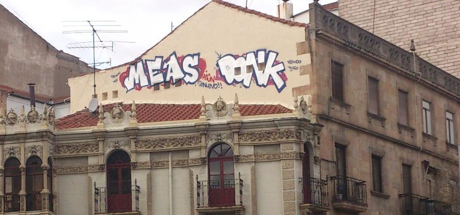 El Ayuntamiento denuncia en el Juzgado los grafitis de MEAS en los edificios municipales