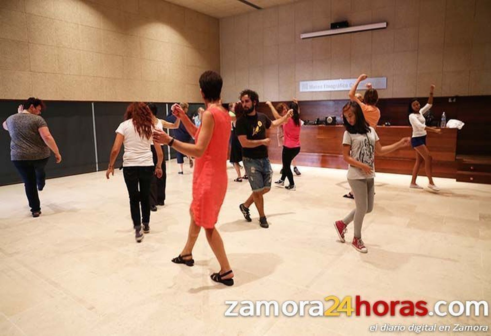Taller de baile tradicional organizado por la AE Bajo Duero. Grupo Salpassa (Alicante)