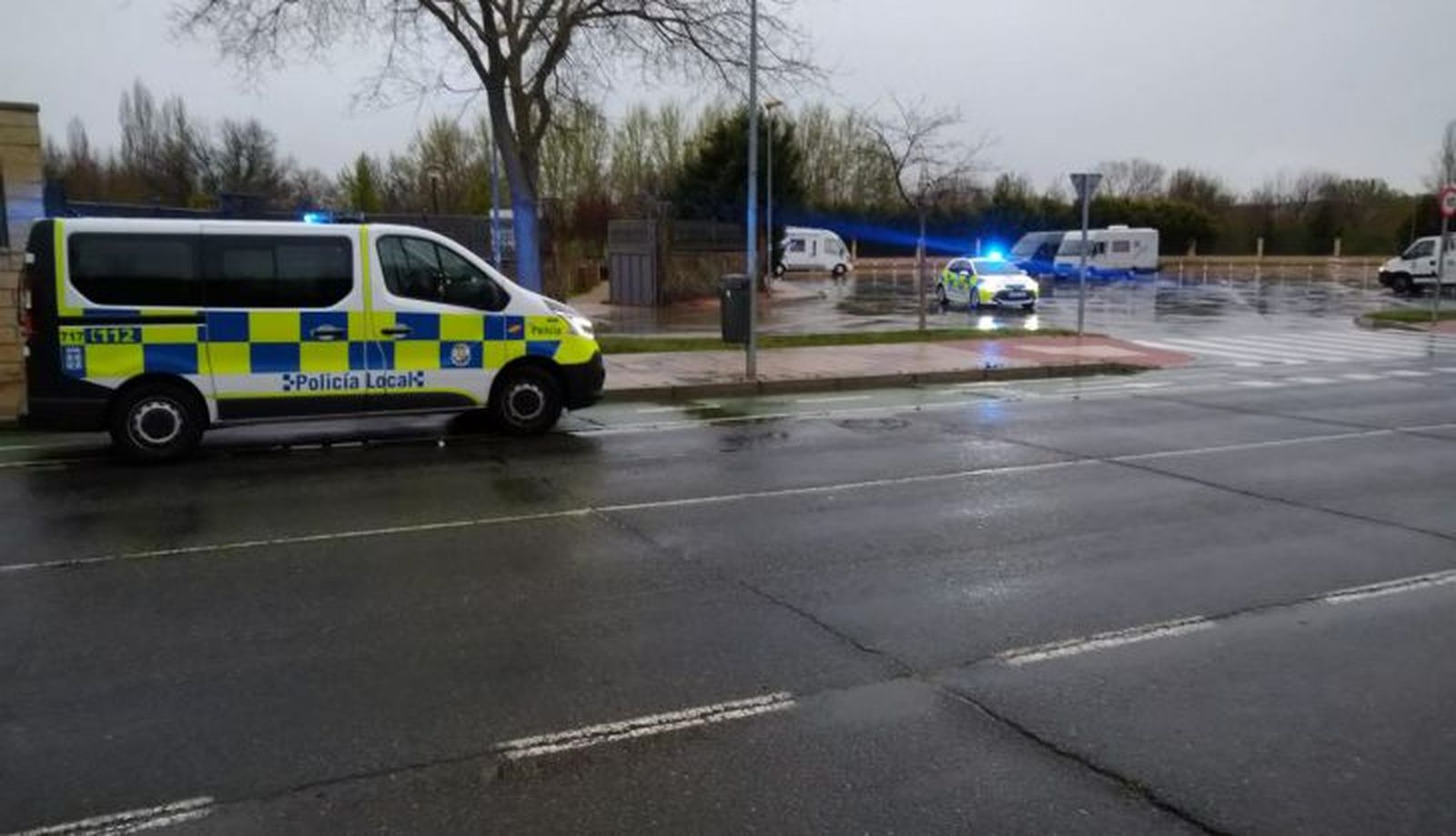 La Policía Local interviene en un accidente en el parque de Huerta Otea (2)