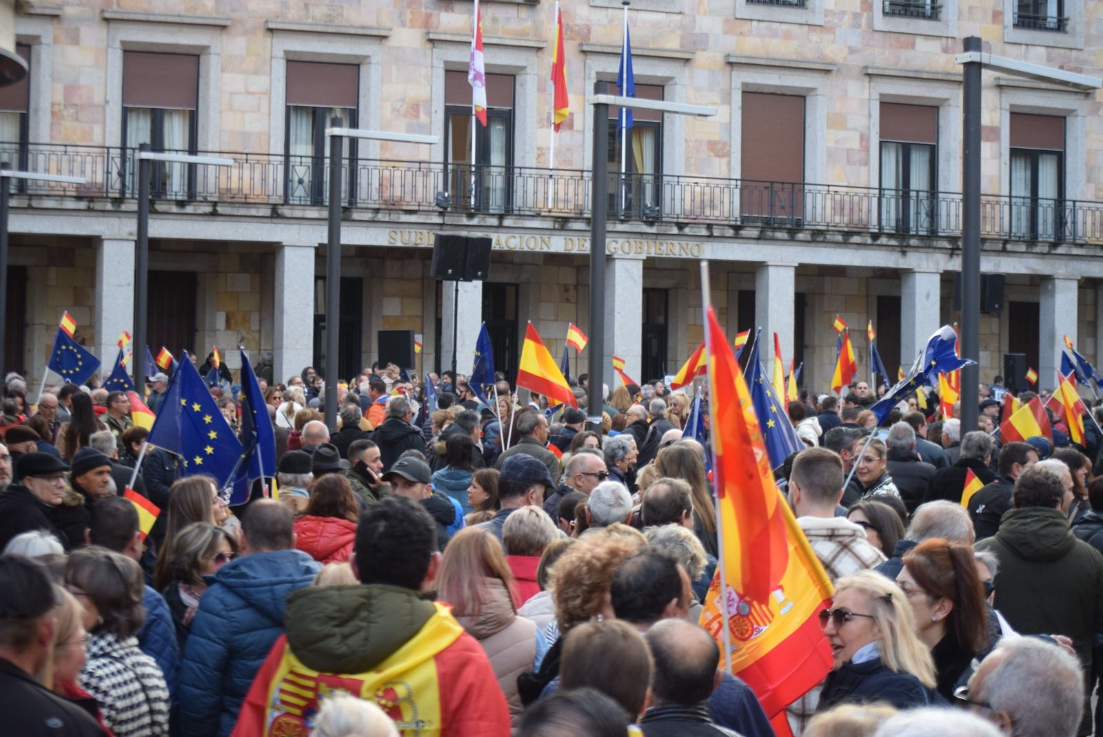 concentracion-del-pp-contra-la-amnistia-3