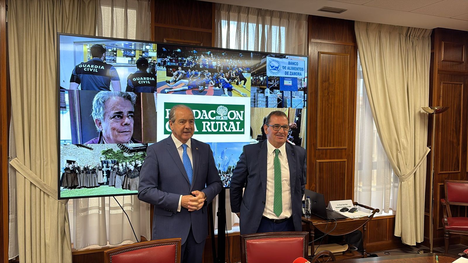 Presentación de los galardonados en los Premios de la Fundación Caja Rural