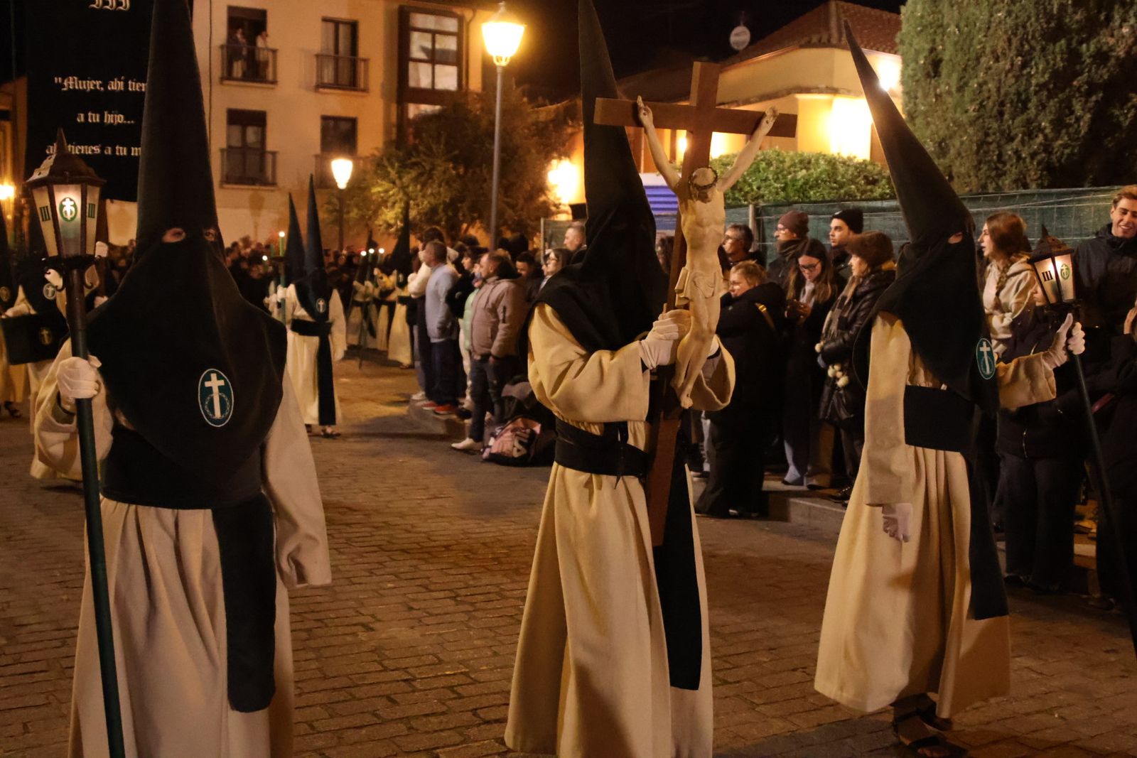 GALERÍA | Revive en imágenes la procesión de las Siete Palabras