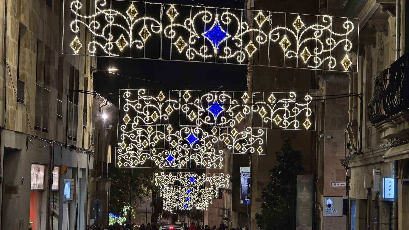 La Plaza Mayor de Salamanca se ilumina con “El Astronauta y la Estrella”: arranca la Navidad