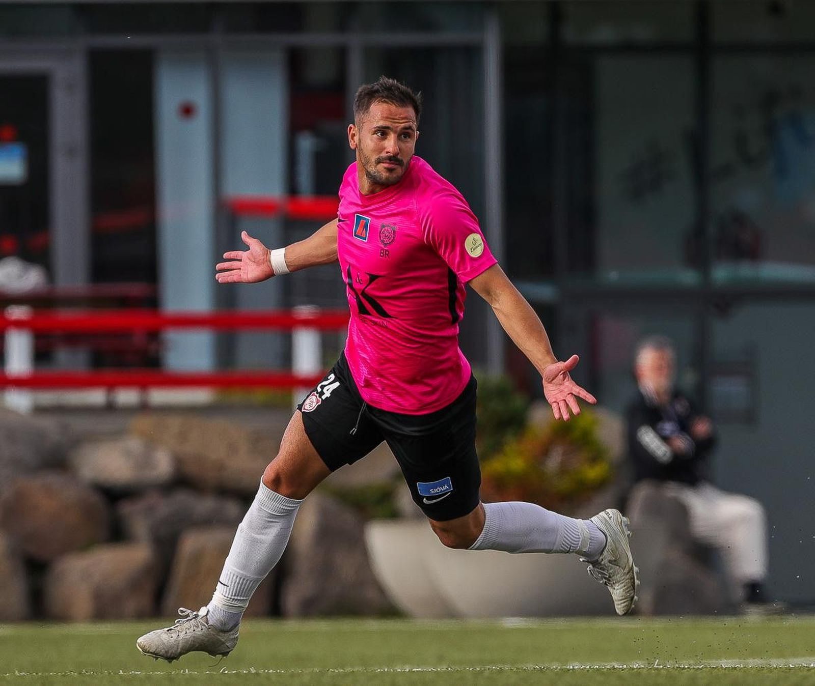 8e63656d d7ed 4f3d a054 c53ef8e4c628