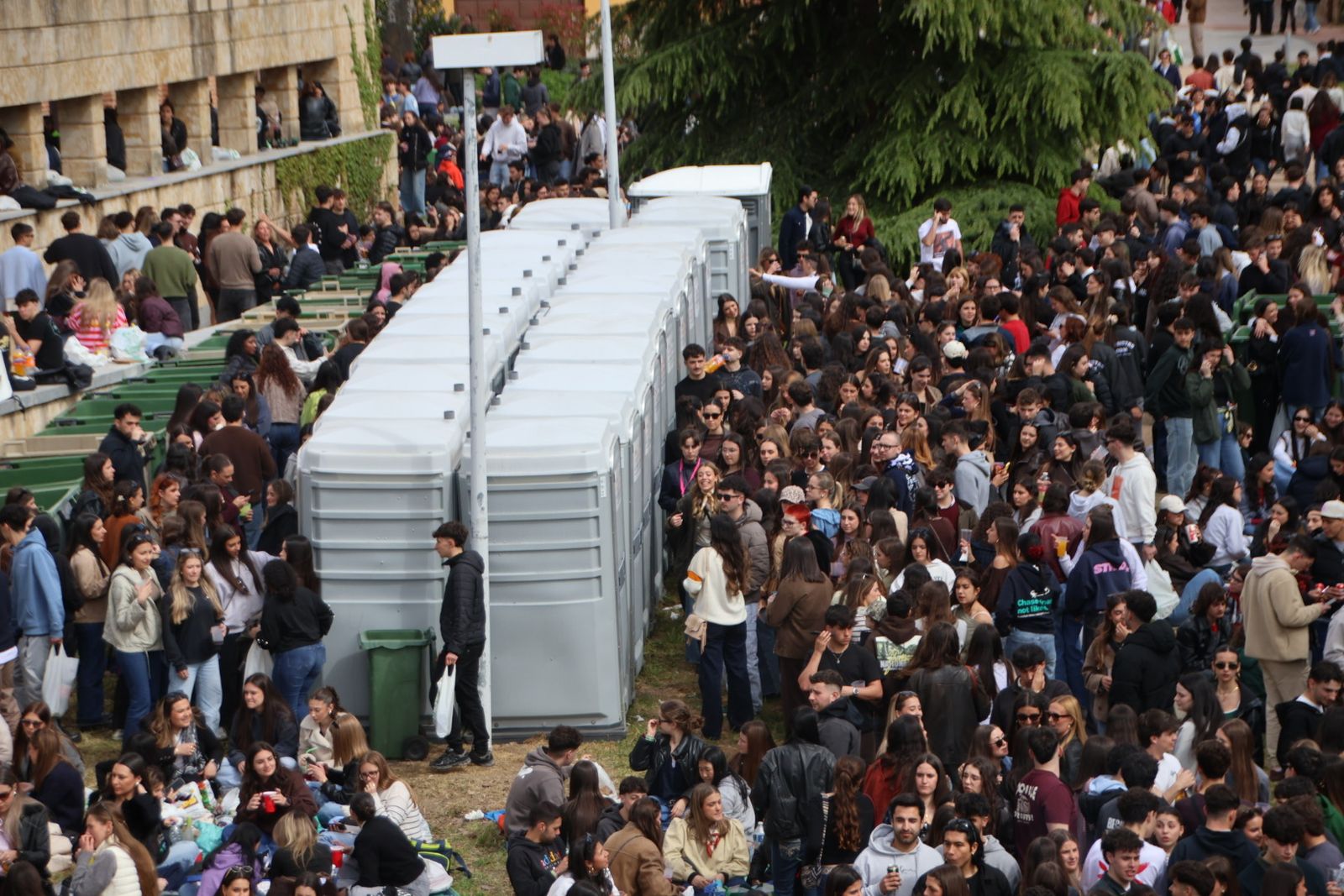 Un multitudinario Lunes de Aguas en Salamanca llena la ribera del Tormes