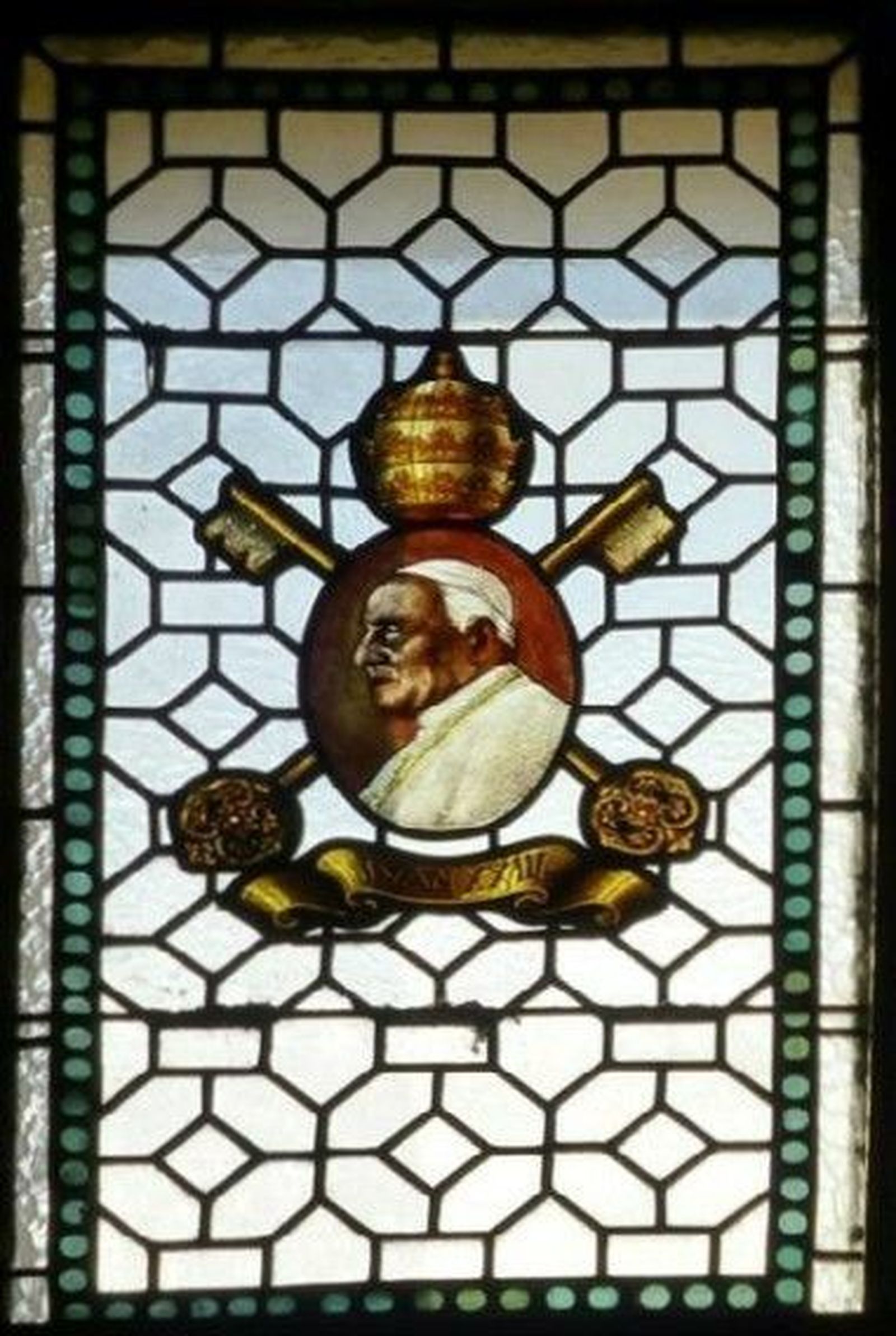 Patrimonio da el visto bueno a la restauración de varias vidrieras de la Iglesia de San Marcelo