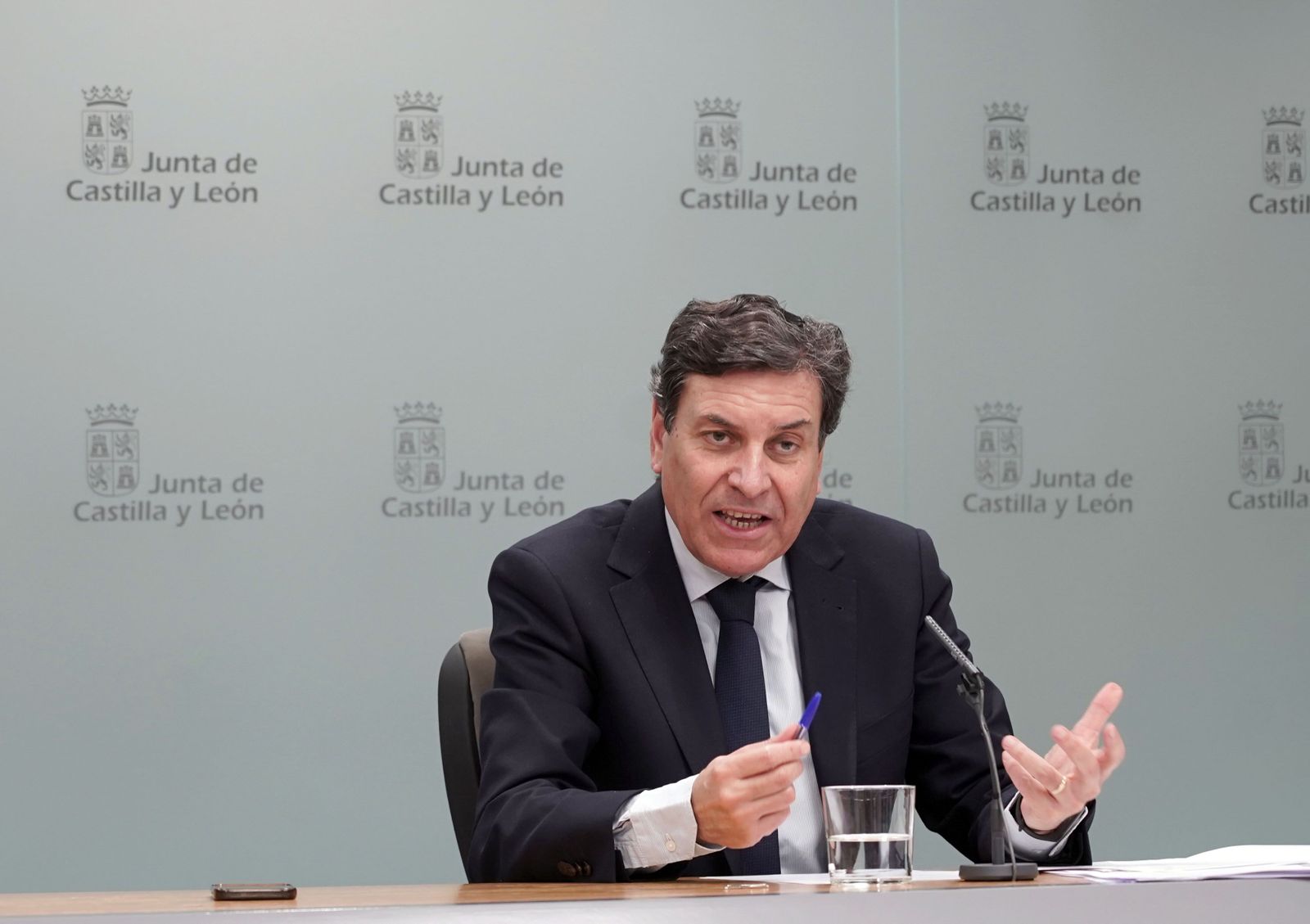 Rubén Cacho  ICAL. El consejero de Economía y Hacienda y portavoz, Carlos Fernández Carriedo, comparece en rueda de prensa posterior al Consejo de Gobierno