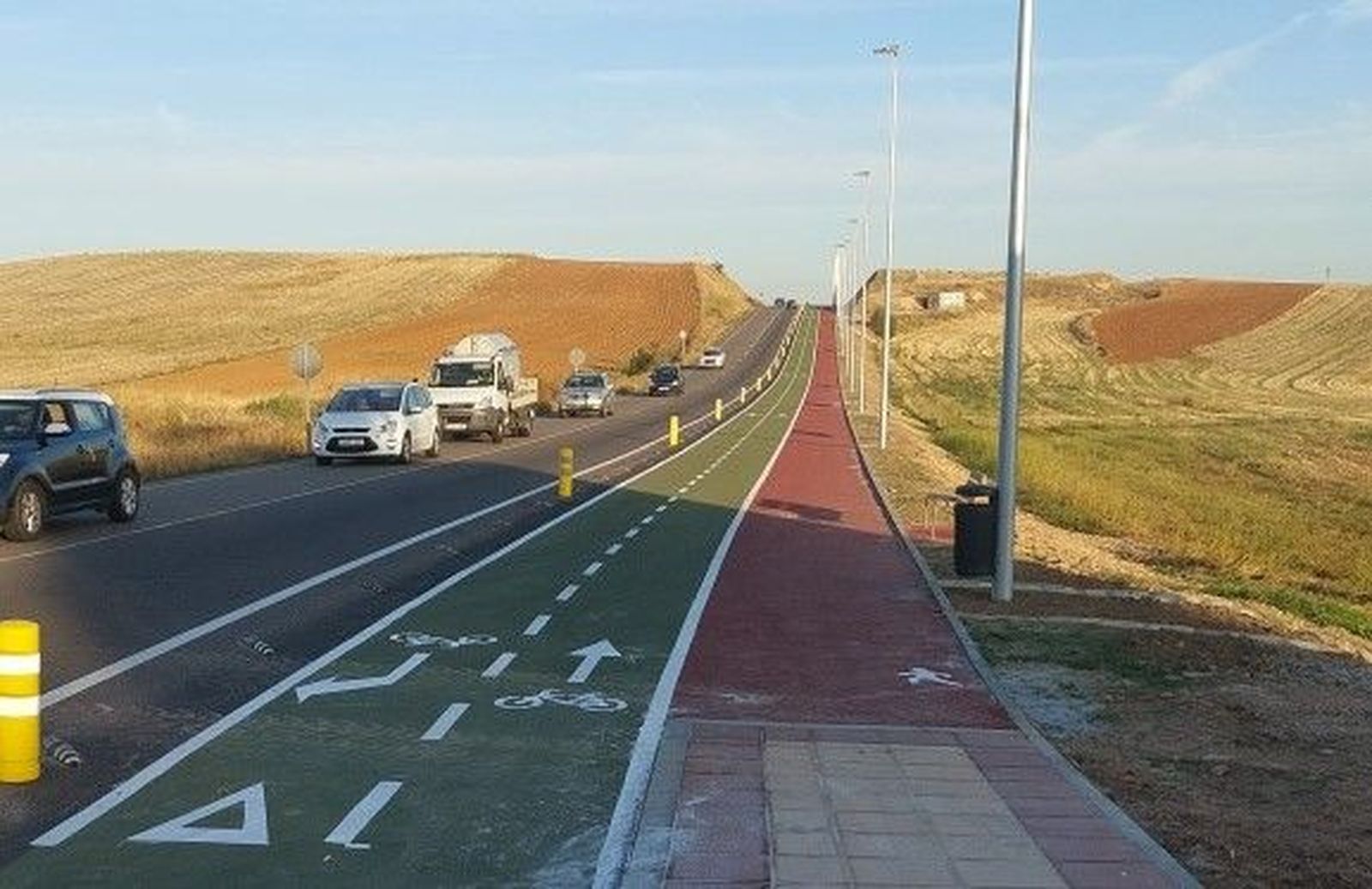 La carretera SA-300, que une Salamanca con Ledesma, soporta un intenso tráfico