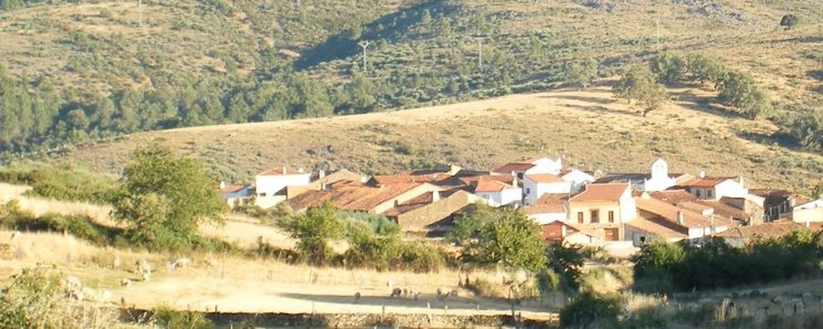 Vista general de Cilleros de la Bastida. Foto Ayto Cilleros de la Bastida