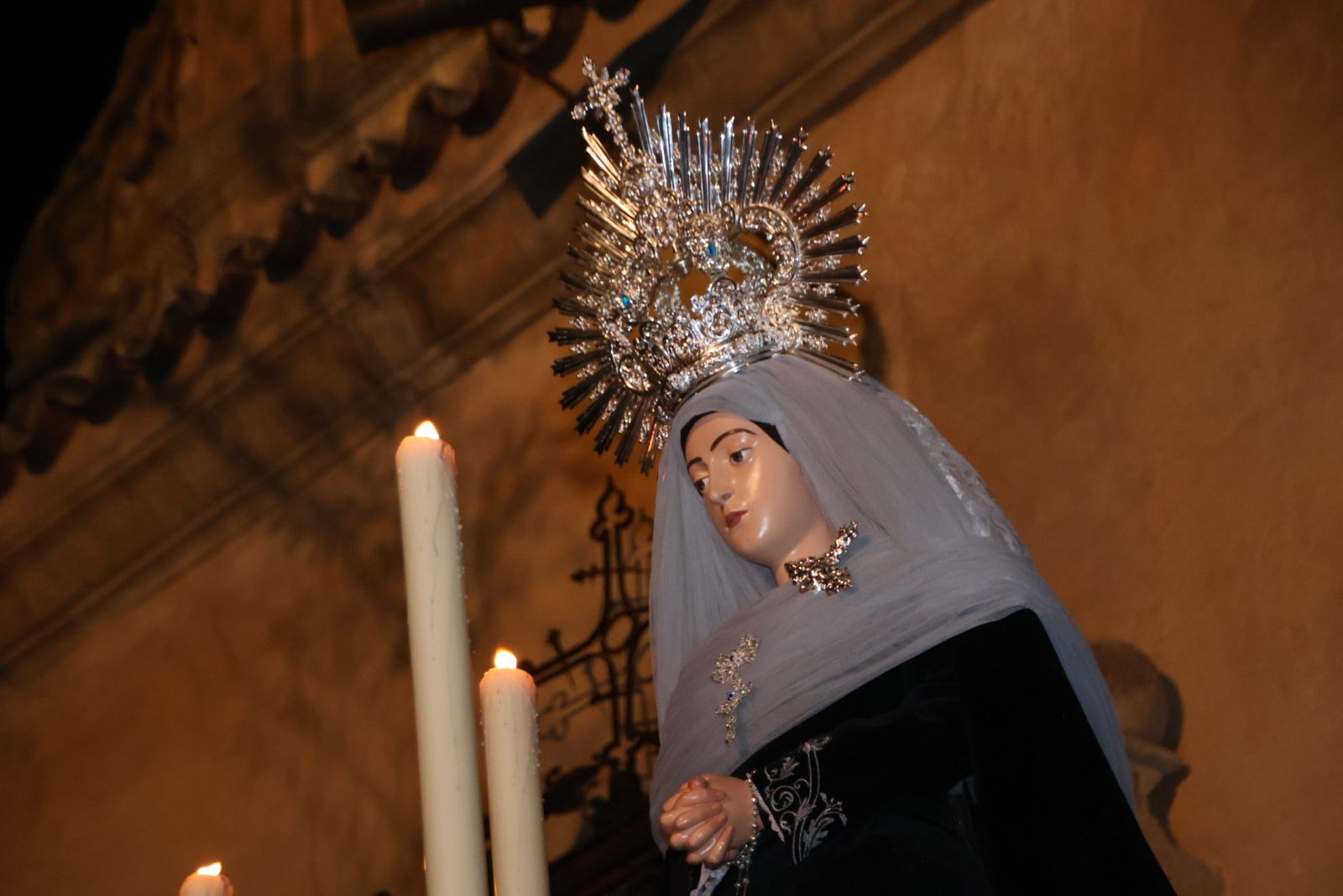 El Cristo de los Doctrinos y la Virgen de la Amargura saludan a sus fieles en Salamanca