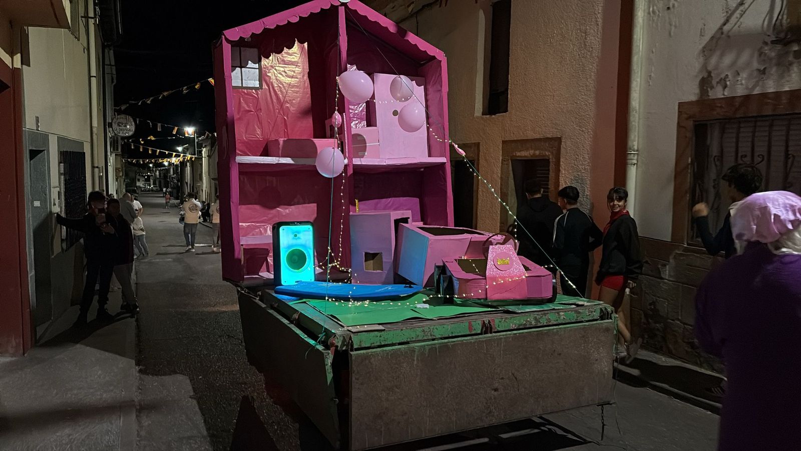 Desfile de carrozas en Pereña