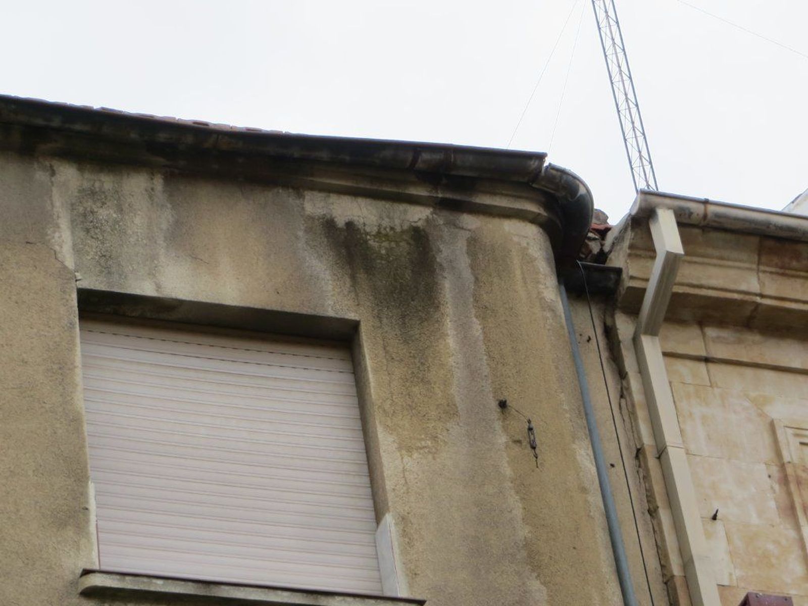 Edificio racionalista en mal estado. Ciudadanos por la Defensa del Patrimonio de Salamanca