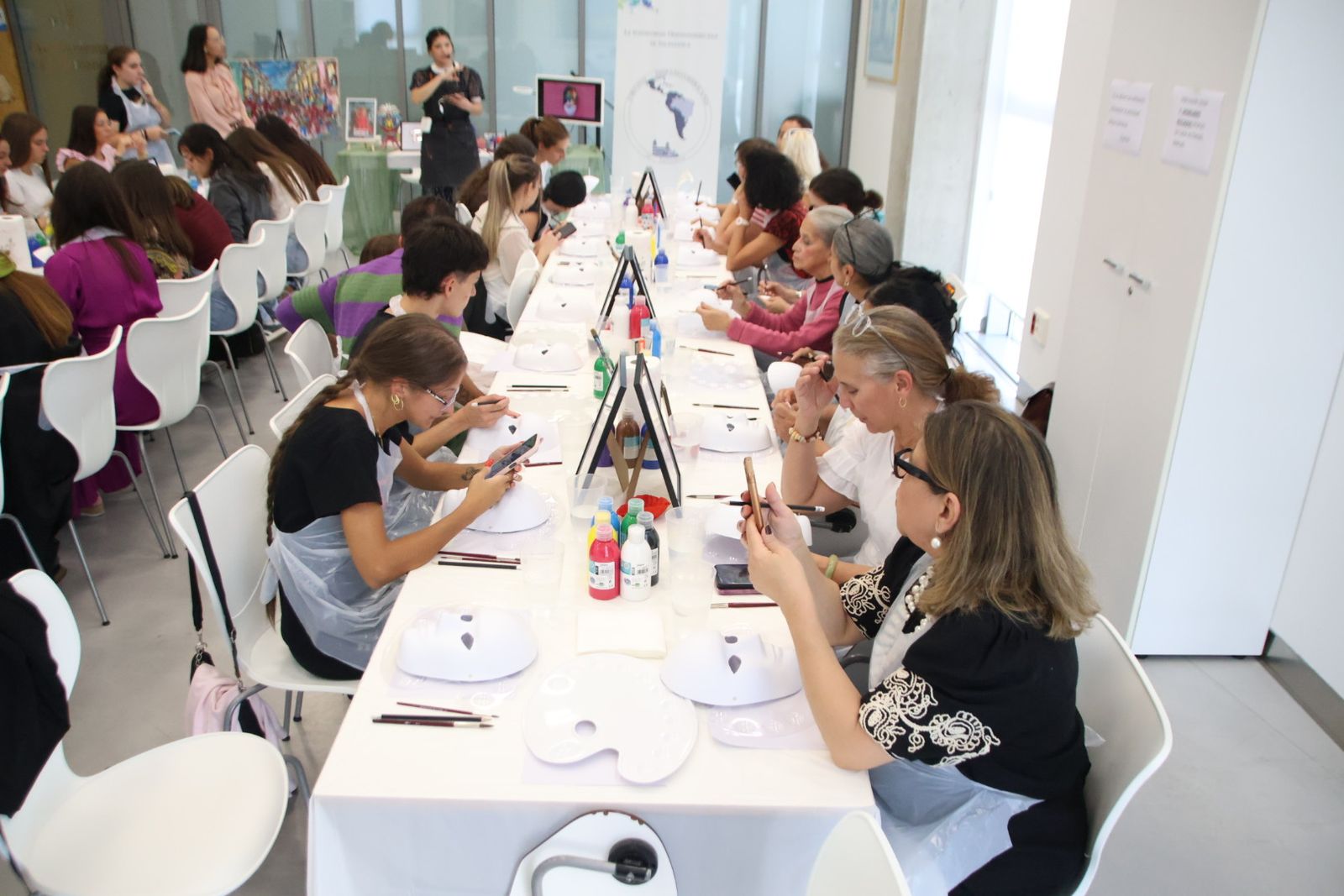 Taller de máscaras tradicionales incluido en la programación del Mes de la Hispanidad