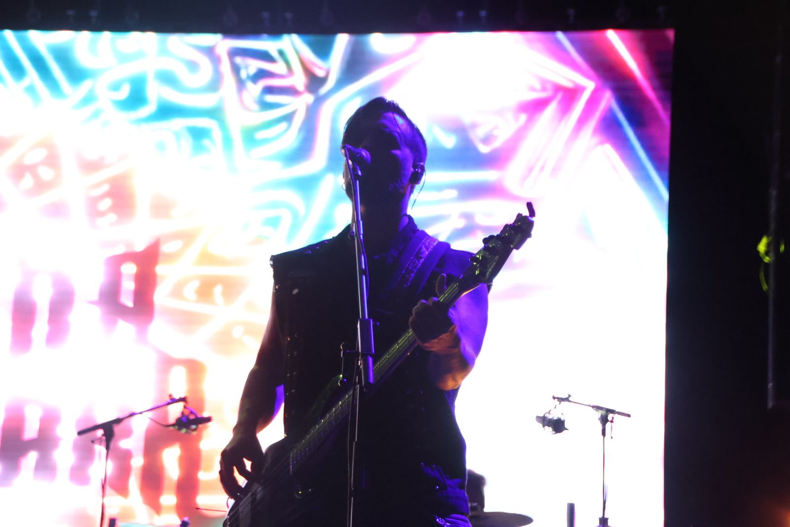 Medina Azahara hace vibrar a la Plaza Mayor de Salamanca con su eterno y emblemático rock