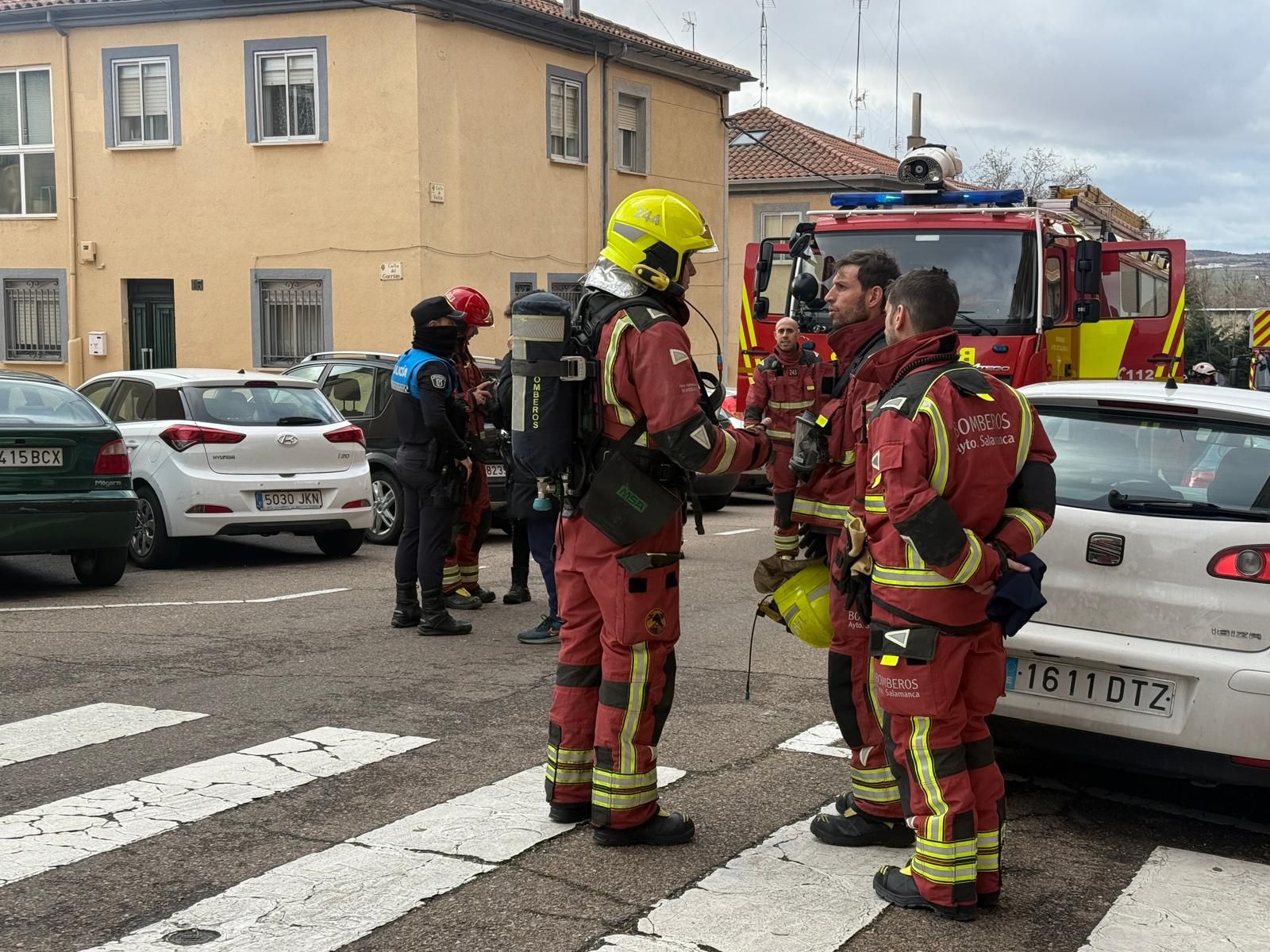 Amplio despliegue de los servicios de emergencia tras la intoxicación de una mujer en la calle Volta