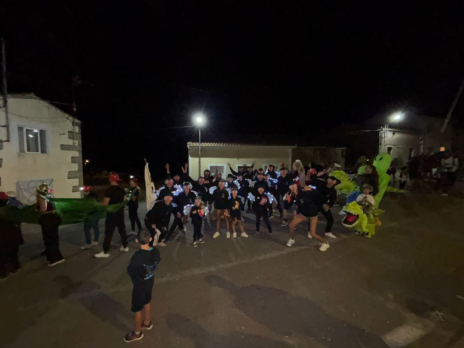 Desfile de peñas en Masueco 2025