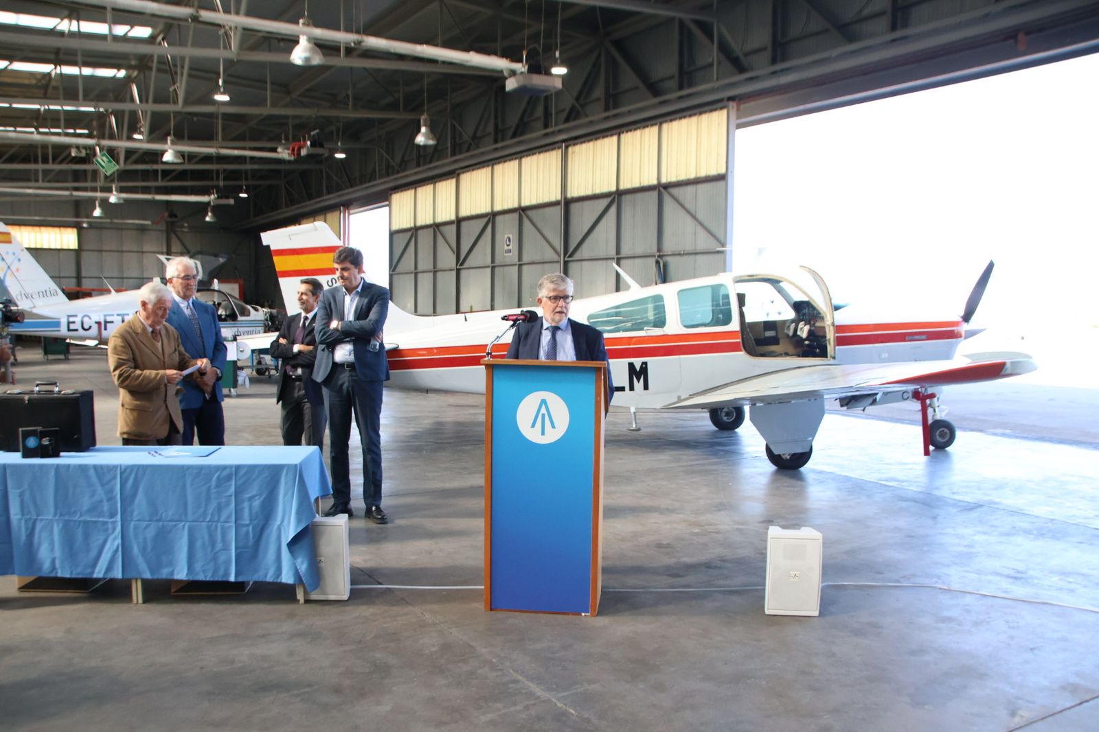 SENASA entrega una avioneta histórica, a la Fundación Infante de Orleans