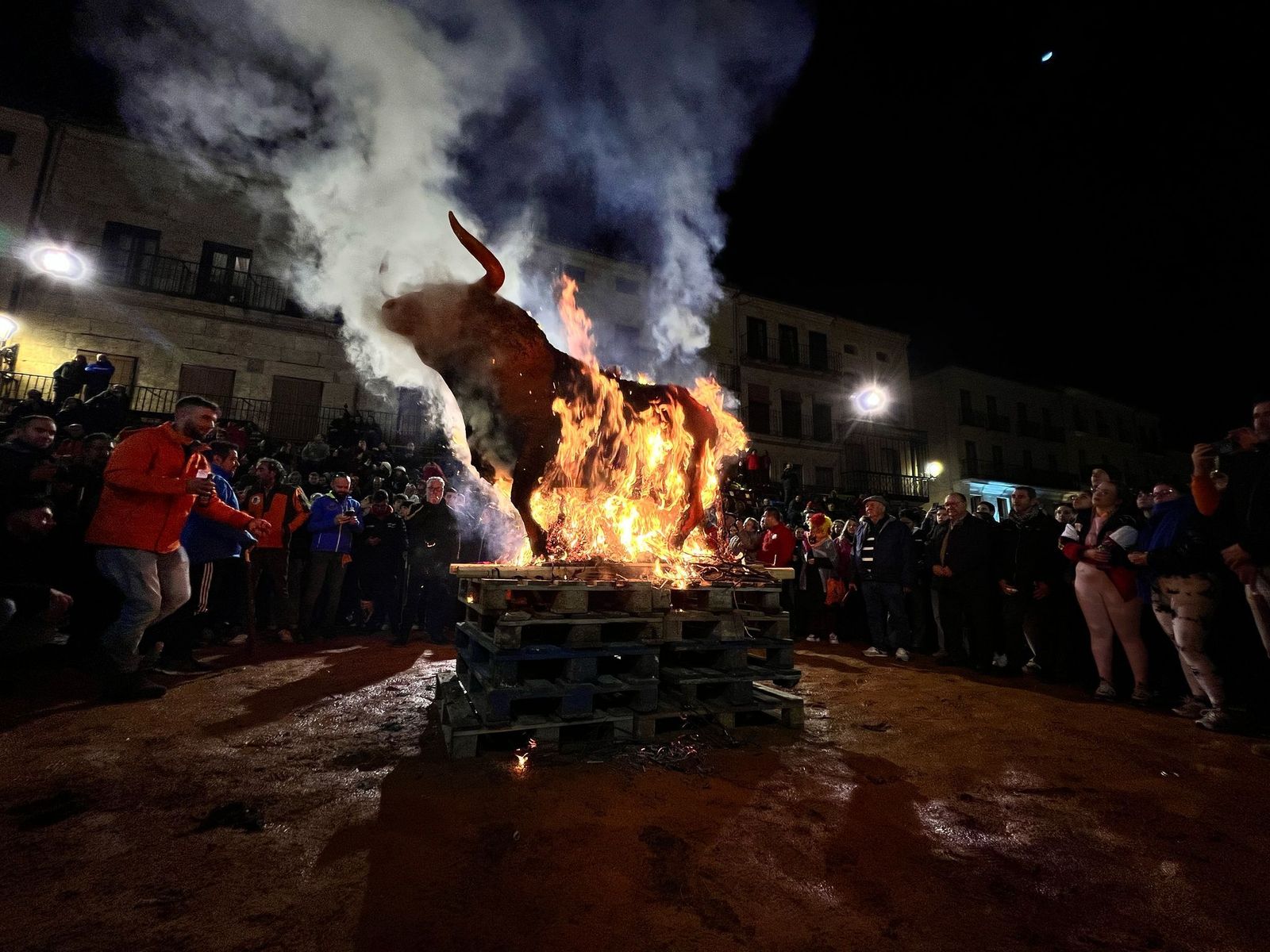 quema-del-toro-de-cenizos-carnaval-del-toro-ciudad-rodrigo-2025-31