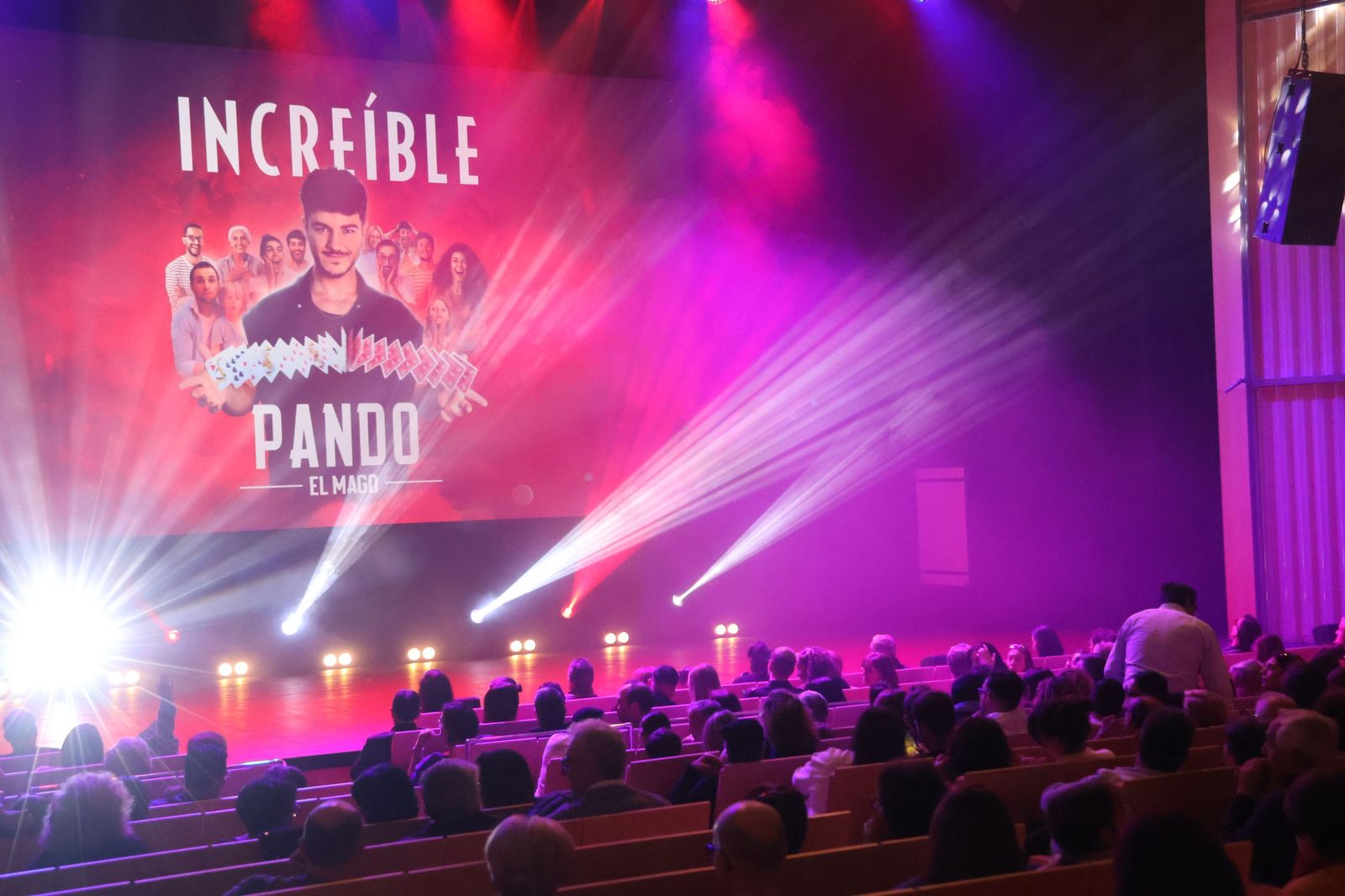 GALERÍA | La 'Increíble' magia inunda el Ramos Carrión