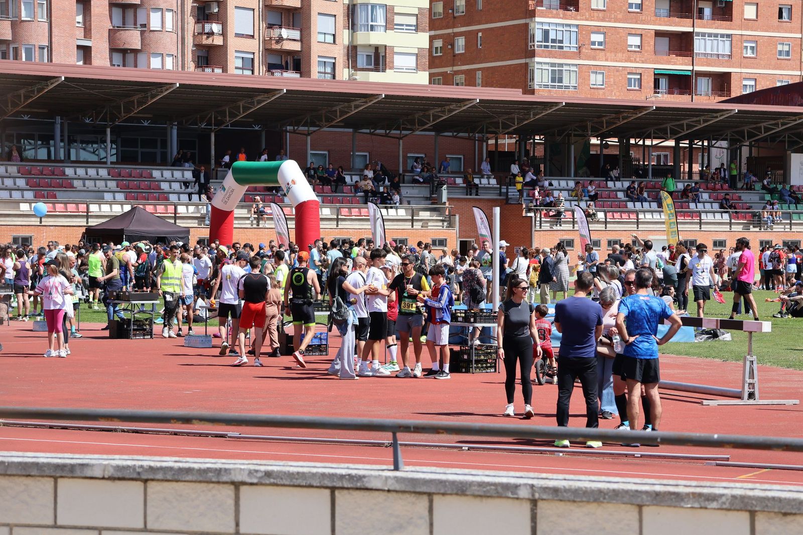 GALERÍA | Revive en imágenes la llegada a meta de los atletas en la Media Maratón de Zamora