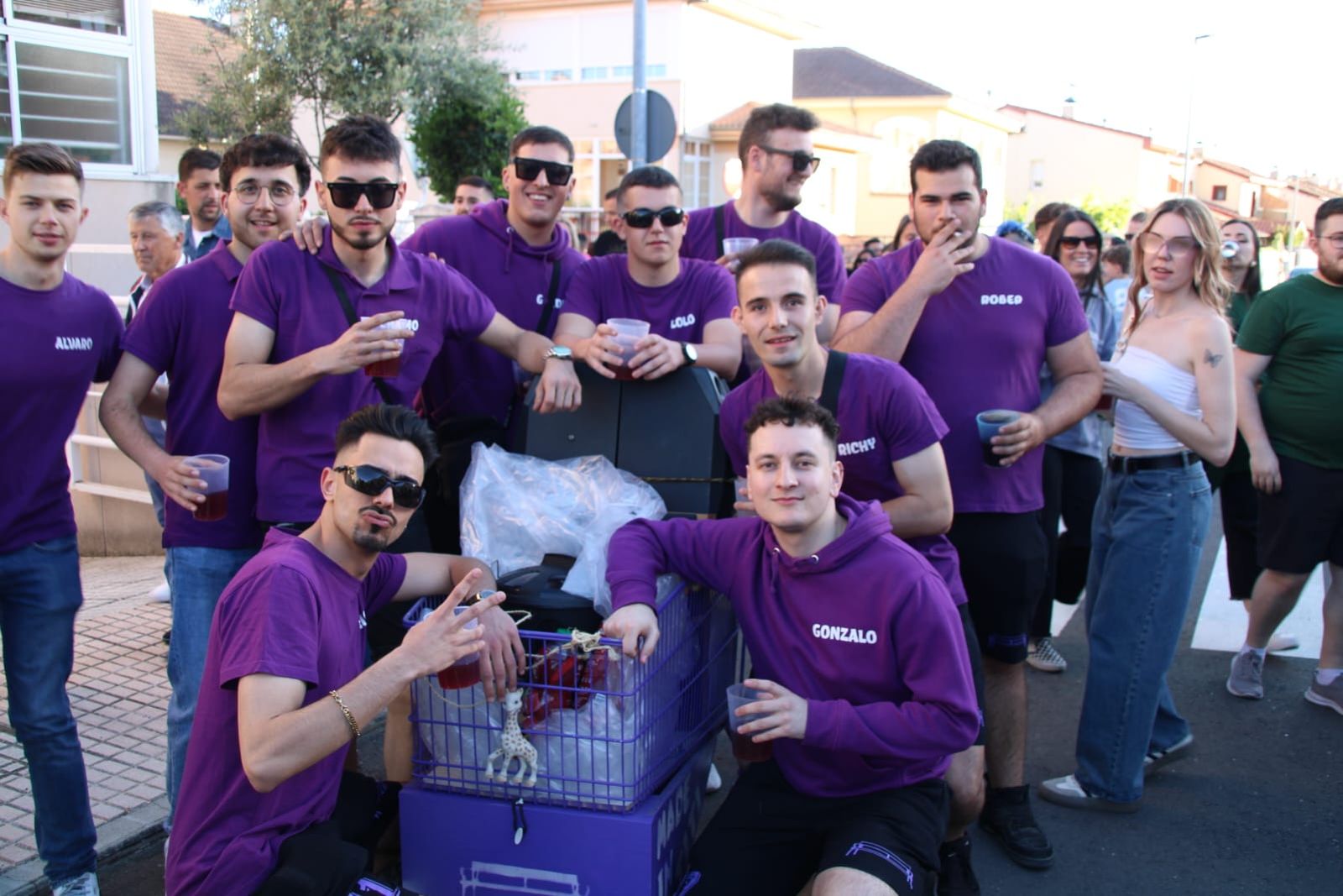 desfile-de-penas-y-pregon-en-cabrerizos-2024-fotos-javier-s-61