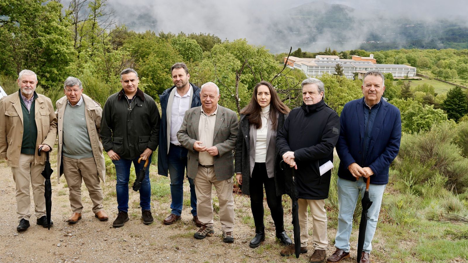 El consejero de Cultura, Turismo y Deporte en funciones, Gonzalo Santonja, visita la residencia deportiva Llano Alto.