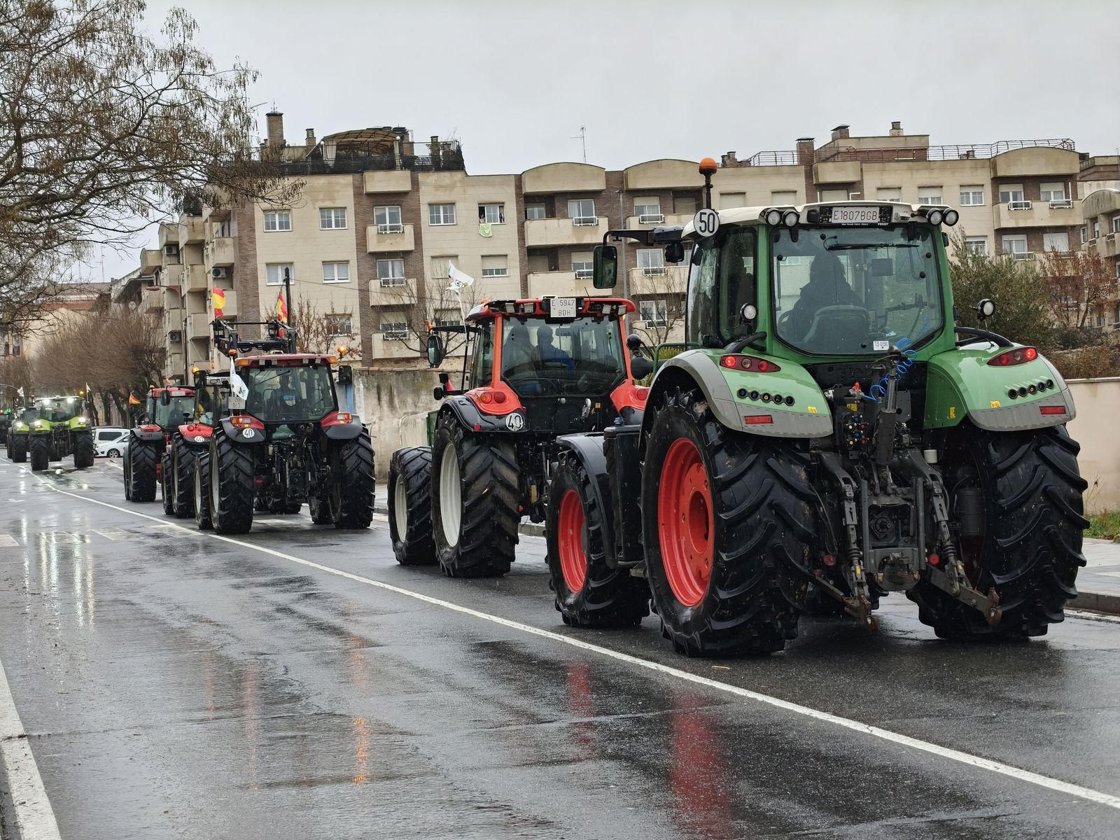 En imágenes la marcha con tractores y vehículos de campo en Salamanca en protesta contra Mercosur