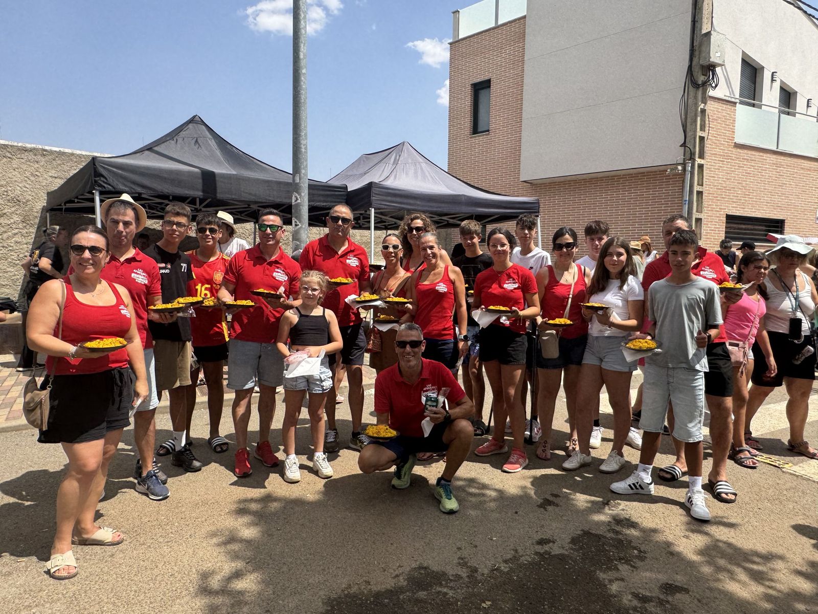 Banquete de paella en Doñinos para despedir sus fiestas por Santo Domingo de Guzmán
