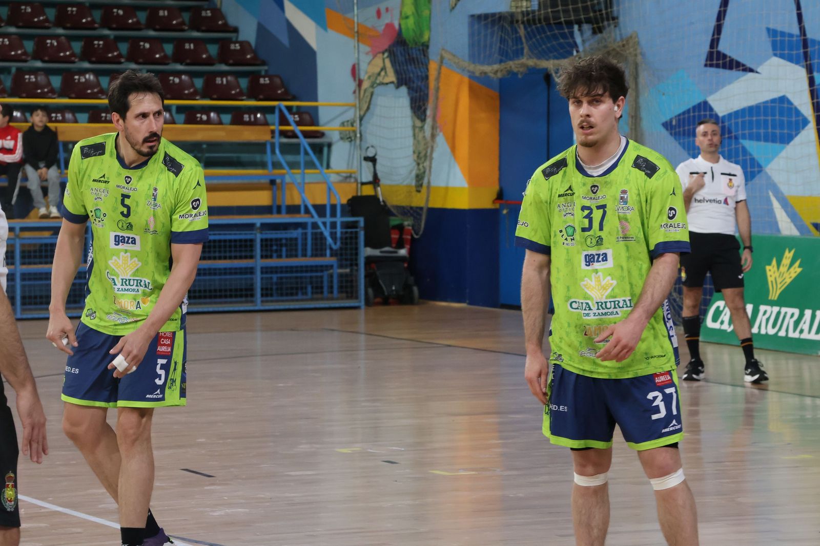 GALERÍA | Revive el apasionante duelo entre el Balonmano Zamora y el Ciudad de Santander