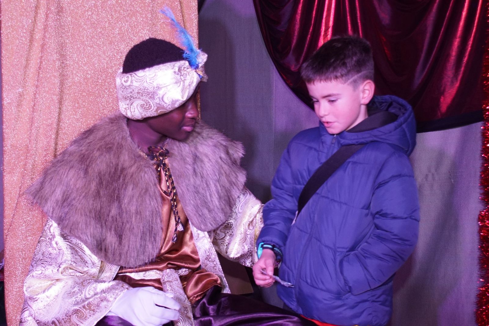 Los Reyes Magos reciben las cartas de los niños de El Encinar