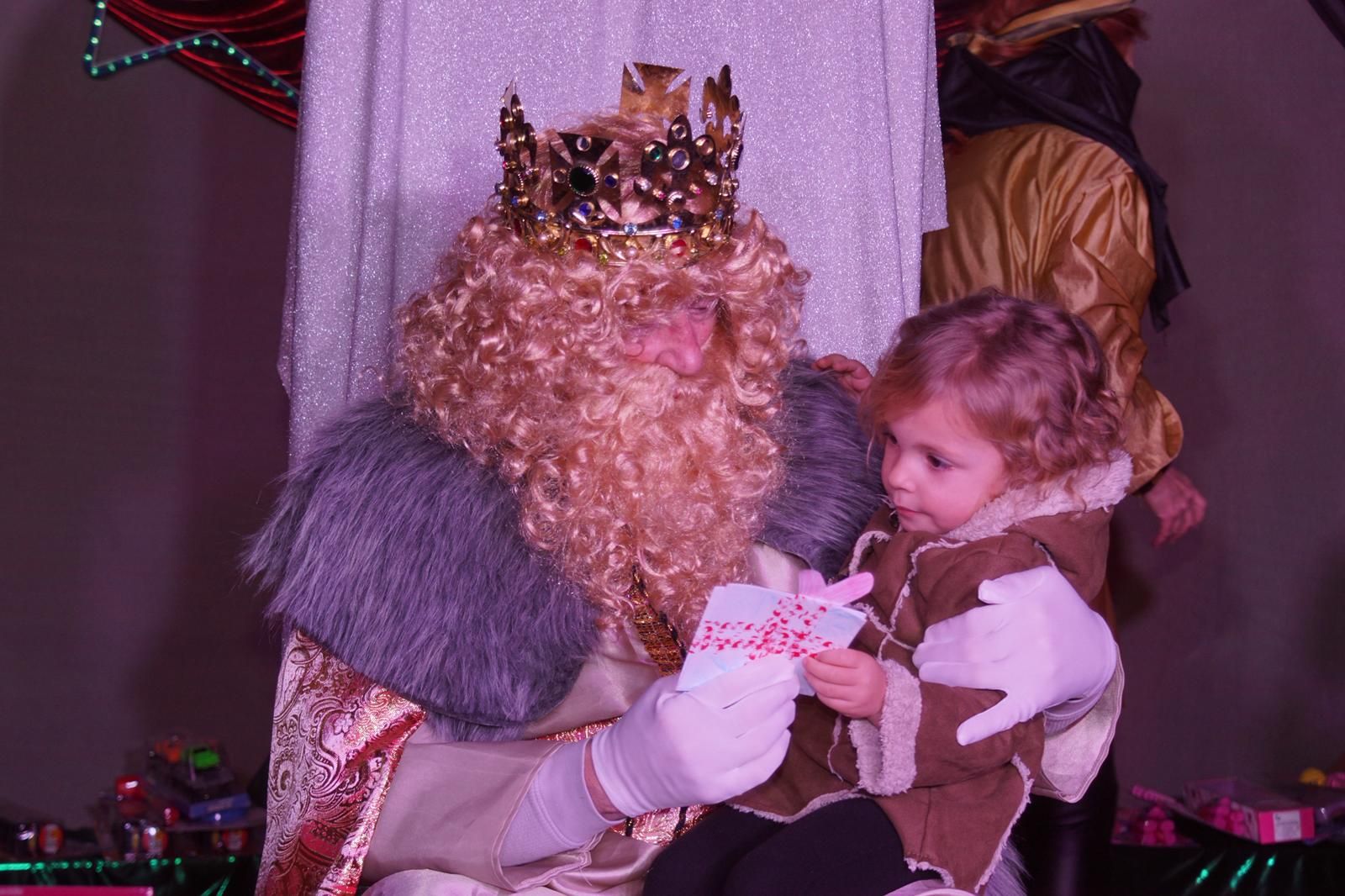Los Reyes Magos reciben las cartas de los niños de El Encinar