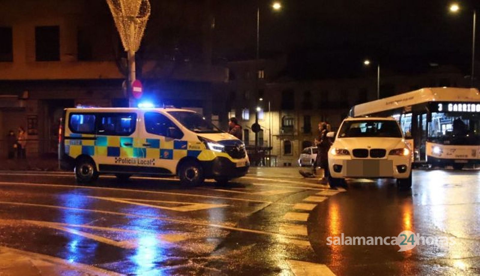 Herido el conductor de un patinete al ser atropellado por un turismo en plaza de España (3)