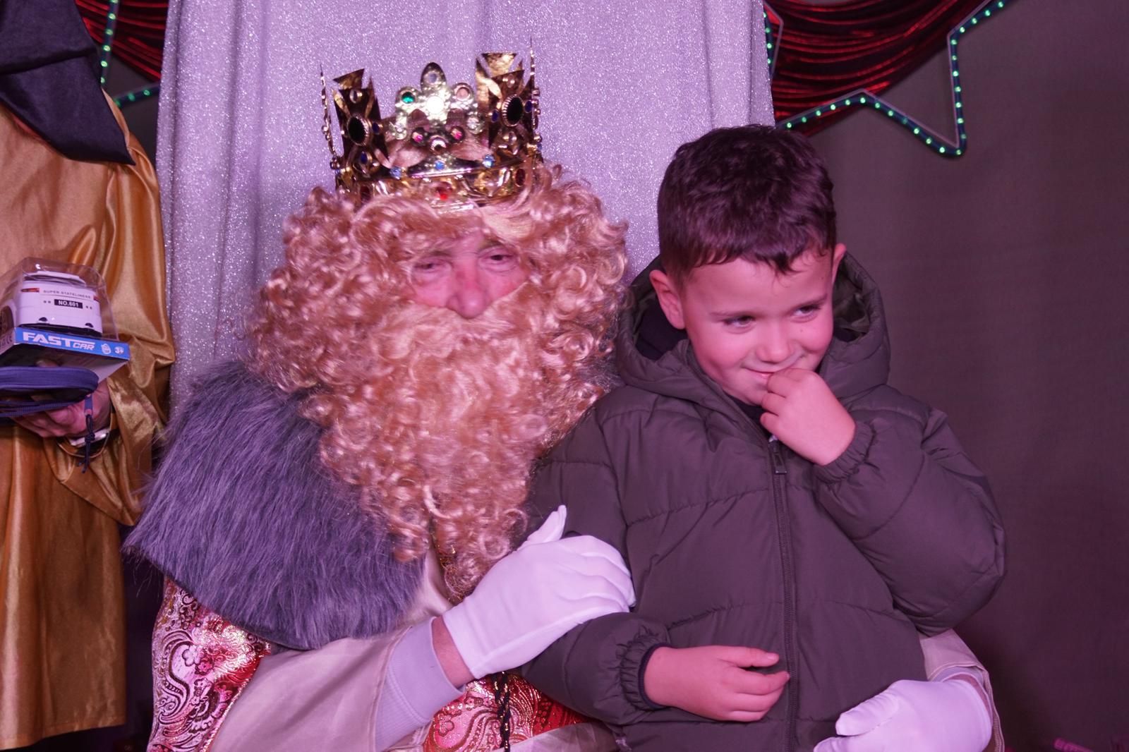 Los Reyes Magos reciben las cartas de los niños de El Encinar