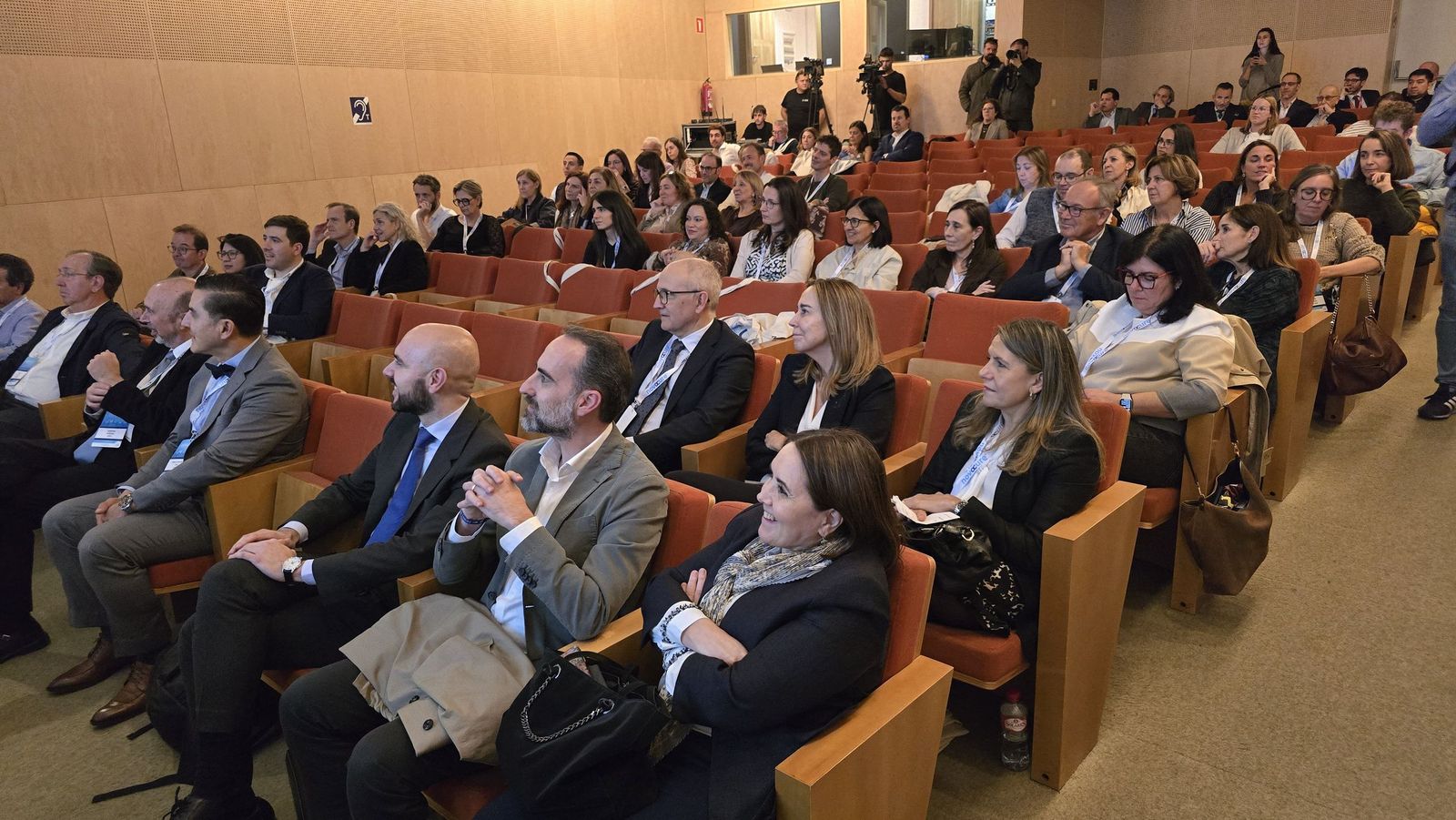 El consejero de Sanidad, Alejandro Vázquez Ramos, participa en la mesa redonda: '¿Cómo impulsar la oncología radioterápica desde las administraciones públicas? Realidades y perspectivas'