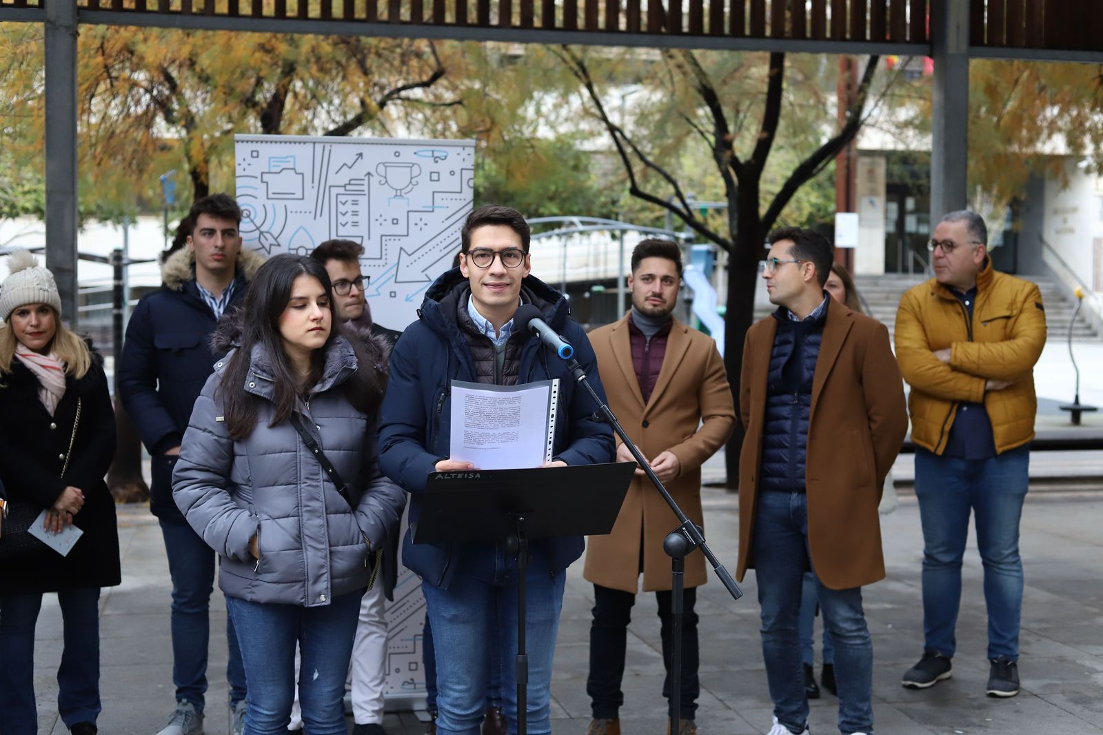 NN.GG reparte ejemplares de la Constitución y pulseras de la bandera de España en Zamora (11)