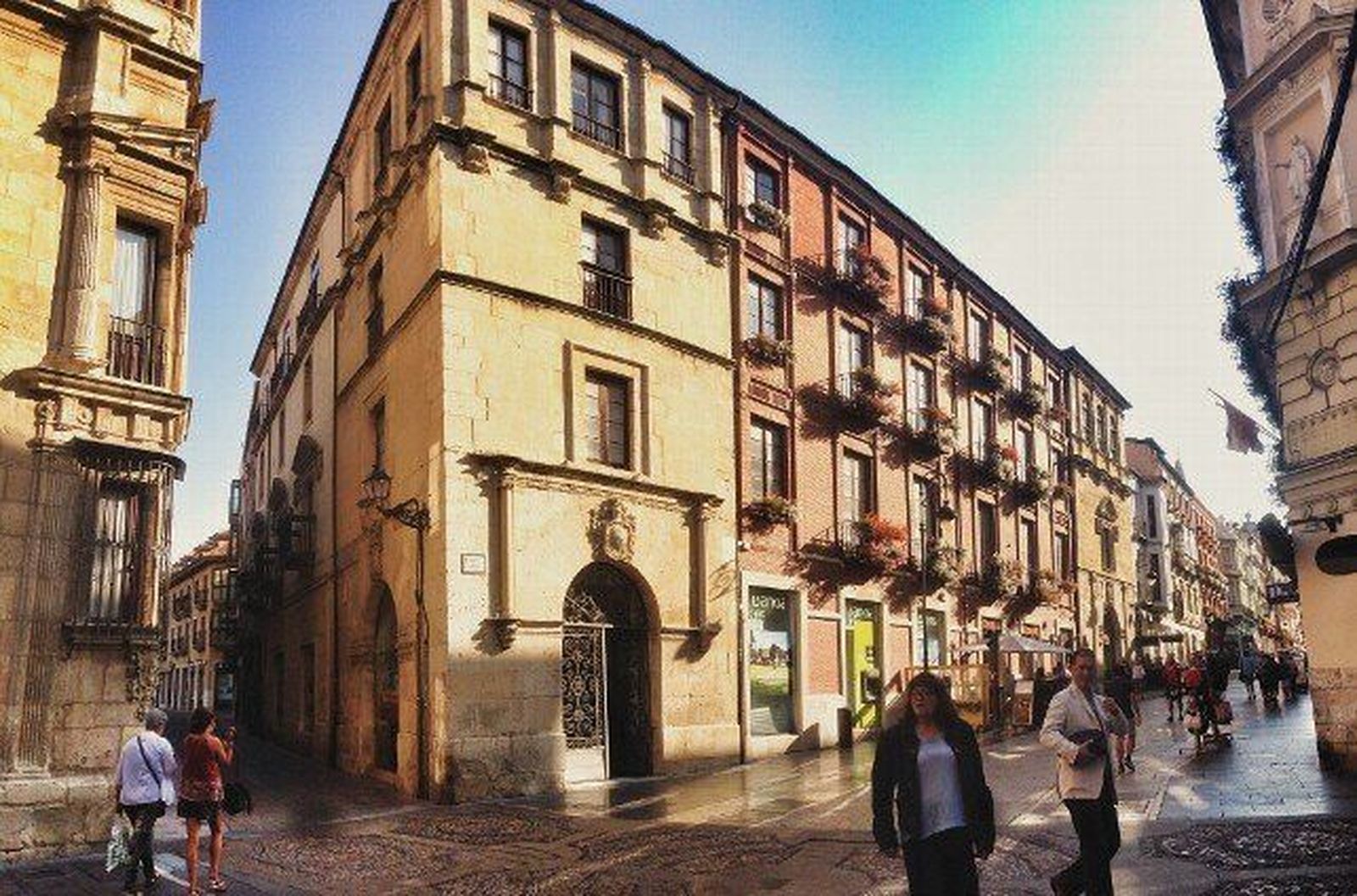 Un palacio en pleno centro de León, entre las gangas del 'banco malo'
