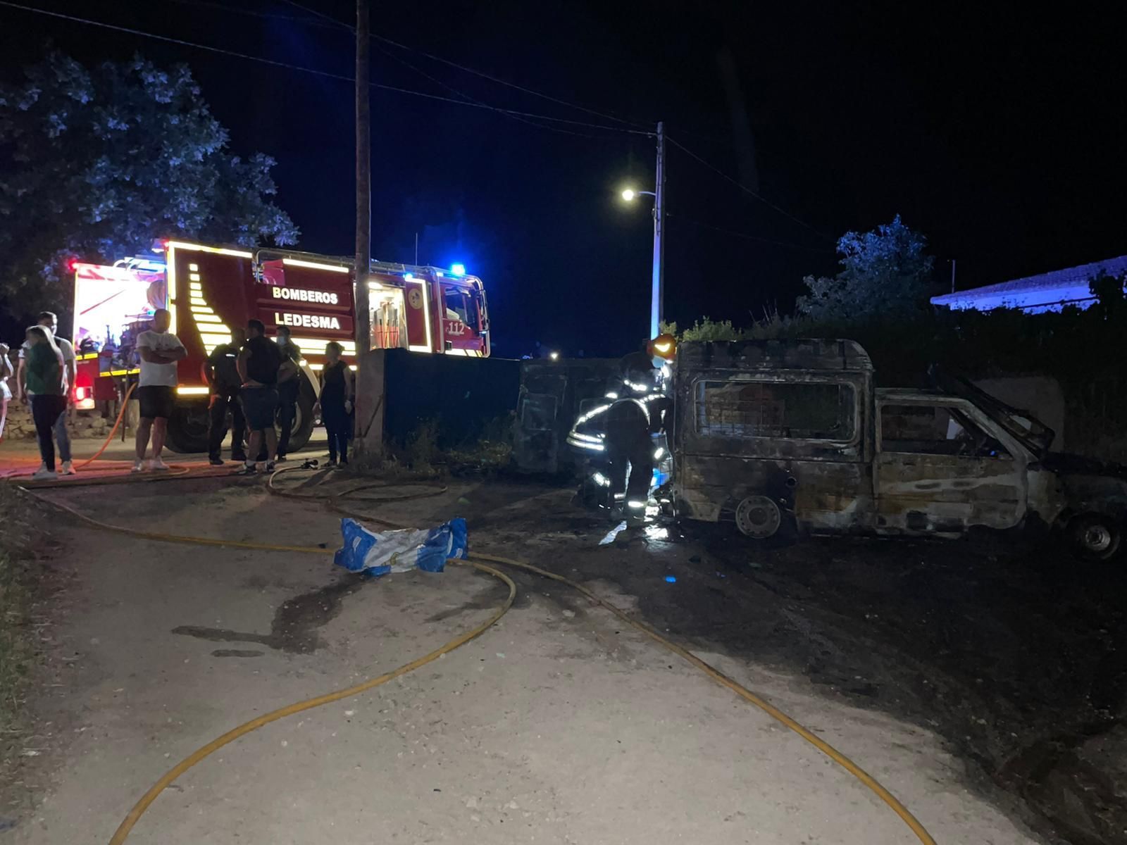incendio-de-una-furgoneta-que-trasportaba-perros-en-monleras-4